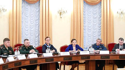 Заседание экспертного совета по вопросам совершенствования законодательства в социальной сфере при заместителе Председателя Государственной Думы Анне Кузнецовой