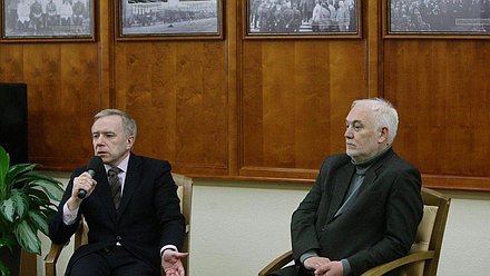 Заседание медиа клуба Государственной Думы.  Гостем клуба стал Рустам Арифджанов.