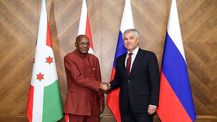 رئيس مجلس الدوما فياتشيسلاف فولودين ورئيس الجمعية الوطنية لجمهورية بوروندي زيلاز دانيال ندابيرابي