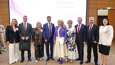 Торжественное мероприятие Комитета по защите семьи, вопросам отцовства, материнства и детства на тему «Семья – опора защитника Отечества»