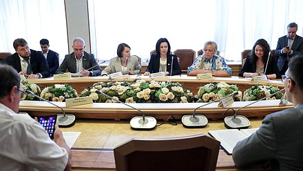 Круглый стол Комитета по аграрным вопросам на тему «Развитие кооперации и поддержка личных подсобных хозяйств: возможности самозанятости сельского населения»