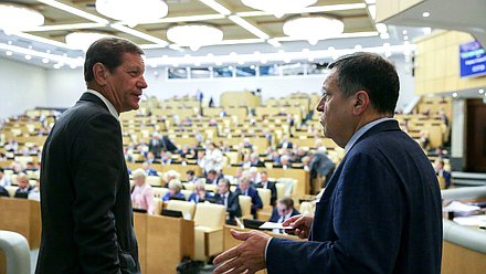 Первый заместитель Председателя Государственной Думы Александр Жуков и Председатель Комитета по бюджету и налогам Андрей Макаров