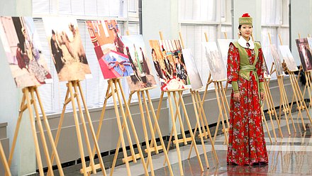 Открытие выставки лучших работ детей российских соотечественников, проживающих за рубежом, на тему «Национальный костюм в фольклоре народов России»