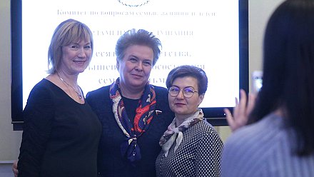 Парламентские слушания «Десятилетие детства. Повышение благосостояния семей с детьми»