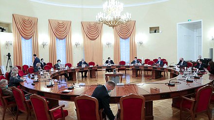 Круглый стол на тему «Законодательные аспекты обращения на территории Российской Федерации высокотехнологичных лекарственных препаратов»