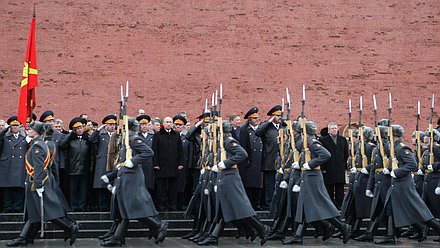 Возложение венков к могиле неизвестного солдата у кремлёвской стены и памятнику маршалу Жукову.