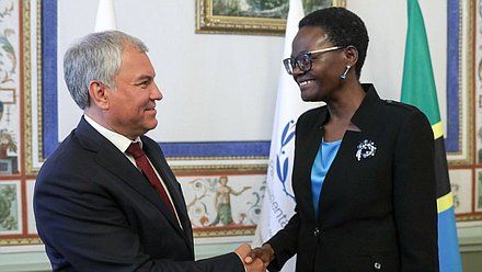 رئيس مجلس الدوما فياتشيسلاف فولودين ورئيسة الاتحاد البرلماني الدولي، رئيسة الجمعية الوطنية لجمهورية تنزانيا المتحدة توليا إكسون