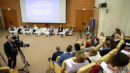 Круглый стол на тему «О равных правах, возможностях и равных результатах женщин в сфере трудовых отношений»