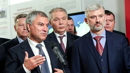 Председатель Государственной Думы Вячеслав Володин и Министр транспорта РФ Евгений Дитрих