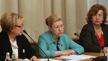 "Круглый стол" на тему "Практика реализации правового регулирования и финансирования медицинской помощи детям-инвалидам, в том числе страдающим редким заболеванием".