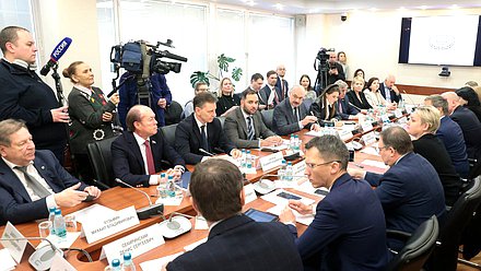 Заседание Комитета по науке и высшему образованию с участием Министра науки и высшего образования РФ Валерия Фалькова