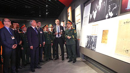 Председатель Государственной Думы Вячеслав Володин посетил Музей военной истории Вьетнама