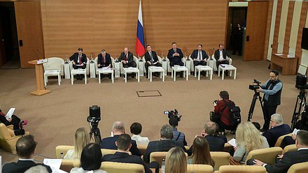 Встреча Министра сельского хозяйства РФ Дмитрия Патрушева с представителями фракции КПРФ