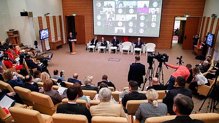 Круглый стол Комитета по развитию гражданского общества, вопросам общественных и религиозных объединений, посвященный консолидации деятелей культуры и творческих союзов во имя защиты и развития России