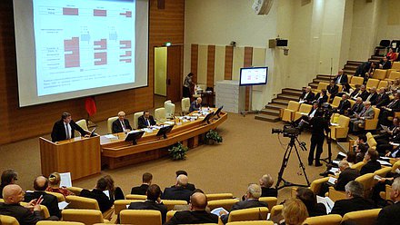  "Круглый стол" при Комитете по энергетике по теме: "Воспроизводство минерально-сырьевой базы, включающее поиски и разведку новых месторождений нефтяных и газовых ископаемых для нужд народного хозяйства".