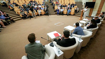 Круглый стол фракции КПРФ на тему «Гарантии законных имущественных прав на нежилые помещения граждан: машиноместа, гаражи, помещения-боксы»