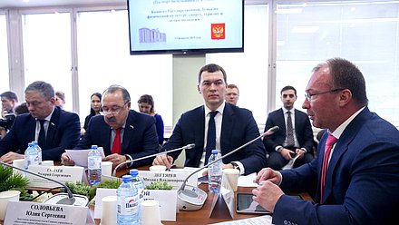Председатель Комитета по физической культуре, спорту, туризму и делам молодежи Михаил Дегтярев и заместитель Председателя Государственной Думы Игорь Лебедев