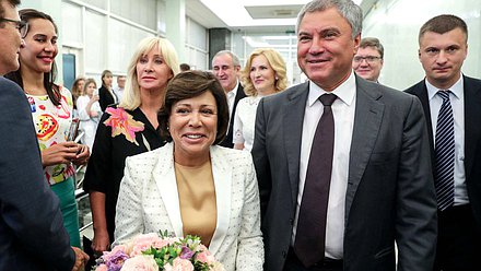 Председатель Государственной Думы Вячеслав Володин и заместитель Председателя Комитета по международным делам Ирина Роднина