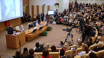   Лекция историка моды, искусствоведа Александра Васильева.