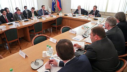 Заседание Комитета по природным ресурсам, собственности и земельным отношениям с участием Министра природных ресурсов и экологии Александра Козлова
