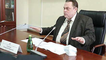 Председатель Комитета по делам национальностей Геннадий Семигин