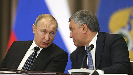 Президент РФ Владимир Путин и Председатель Государственной Думы Вячеслав Володин