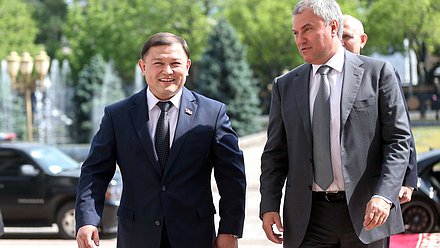 Chairman of the Supreme Council of the Kyrgyz Republic Dastan Jumabekov and Chairman of the State Duma Viacheslav Volodin