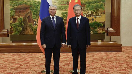Председатель Государственной Думы Вячеслав Володин и Председатель Постоянного комитета Всекитайского собрания народных представителей Чжао Лэцзи