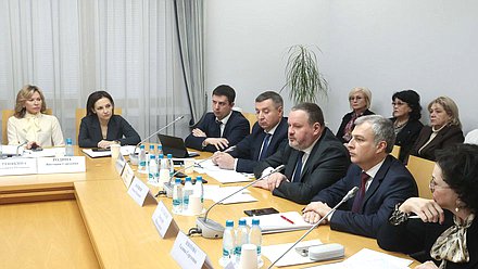 Заседание Комитета по труду, социальной политике и делам ветеранов с участием Министра труда и социальной защиты РФ Антона Котякова