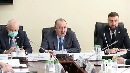 Председатель Комитета по делам национальностей Валерий Газзаев и Первые заместители Председателя Комитета Ильдар Гильмутдинов и Шамсаил Саралиев