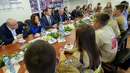 Встреча членов Комитета по физической культуре, спорту, туризму и делам молодежи с бойцами студенческих отрядов Алтайского края