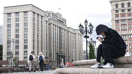 ГД здание нейтральное Госдума Дума люди улица телефон