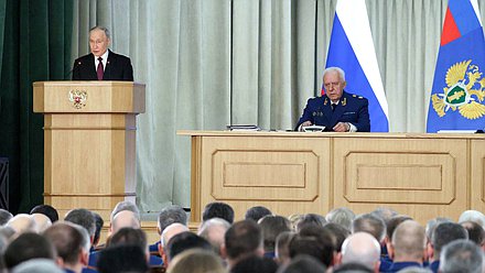 Президент РФ Владимир Путин и Генеральный прокурор РФ Александр Гуцан