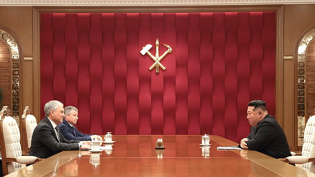 Председатель Государственной Думы Вячеслав Володин и Председатель Государственных дел Корейской Народно-Демократической Республики Ким Чен Ын