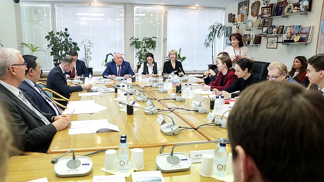 Круглый стол Комитета по развитию Дальнего Востока и Арктики на тему ...