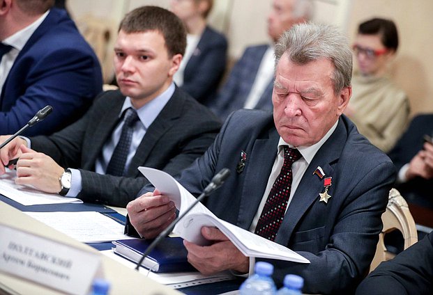 Член Комитета по природным ресурсам, собственности и земельным отношениям Николай Антошкин