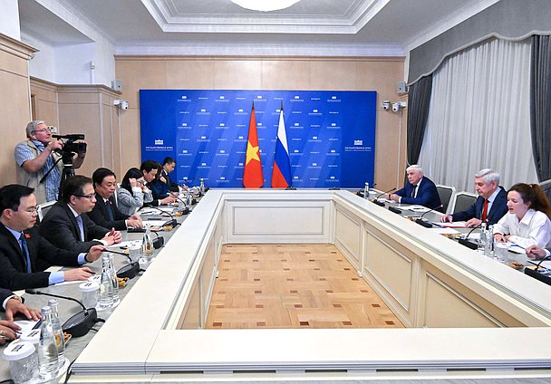 Встреча Первого заместителя Председателя Государственной Думы Ивана Мельникова с делегацией Социалистической Республики Вьетнам во главе с заместителем Председателя Национального собрания Ле Минь Хоаном
