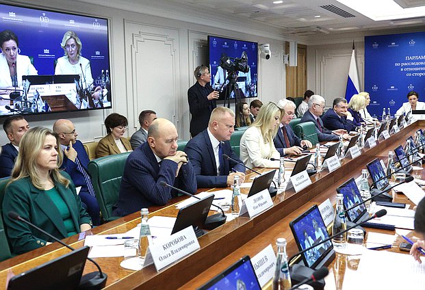 Reunión de la Comisión parlamentaria de investigación de los actos delictivos cometidos contra menores por el régimen de Kiev