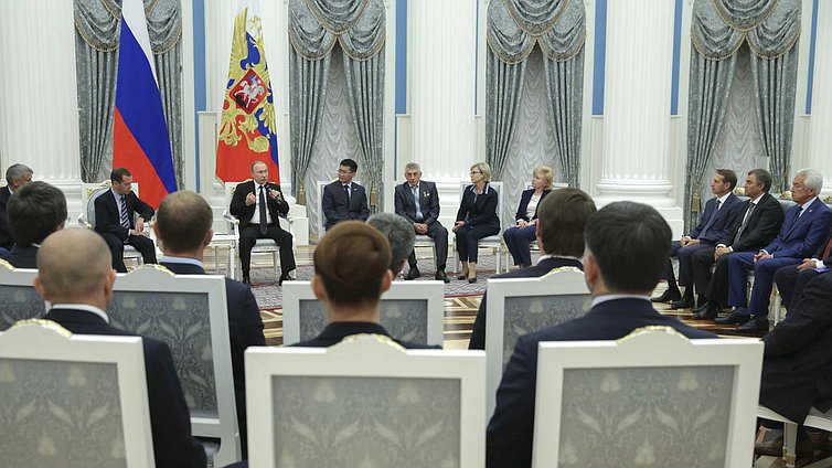 Встреча Президента РФ В.Путина с членами фракции "Единая Россия" и экспертами
