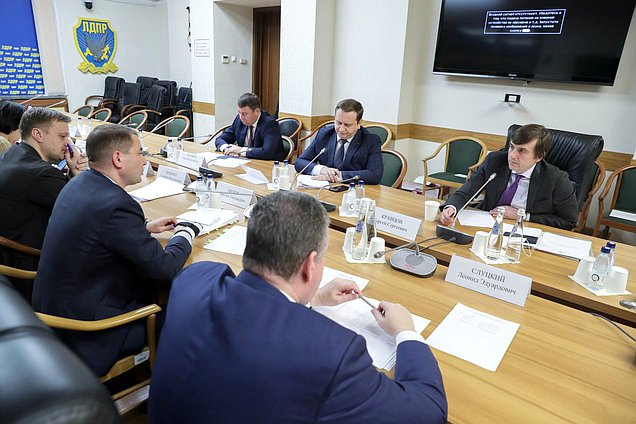 Встреча Министра просвещения РФ Сергея Кравцова с представителями фракции ЛДПР