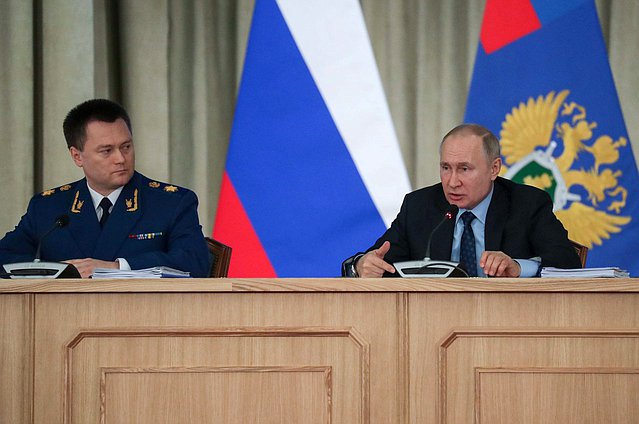 Президент РФ Владимир Путин и Генеральный прокурор РФ Игорь Краснов