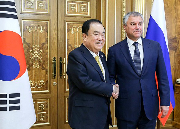 Председатель Государственной Думы Вячеслав Володин и Председатель Национального собрания Республики Корея Мун Хи Сан