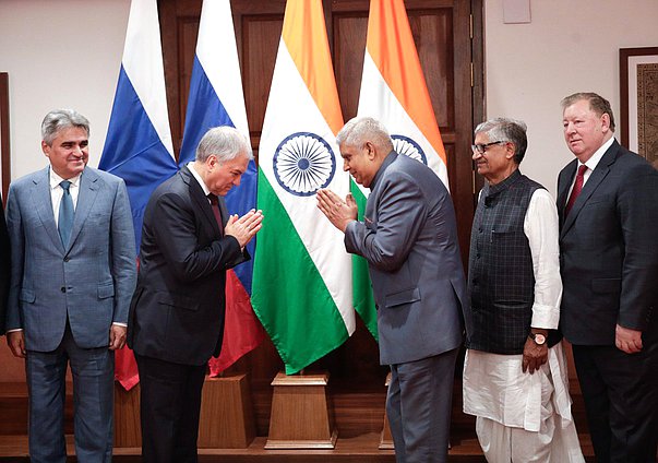 Reunión de Vyacheslav Volodin, Jefe de la Duma Estatal, con Jagdeep Dhankhar, Presidente del Consejo de Estados, Vicepresidente de la República de la India