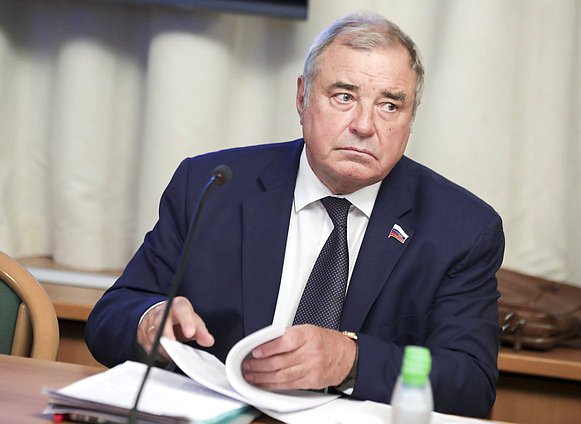 Член Комитета Совета Федерации по экономической политике Юрий Важенин