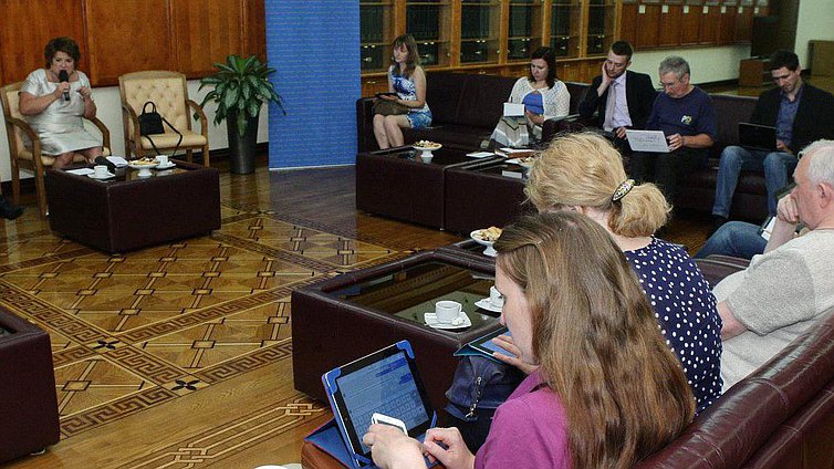 В рамках работы парламентского медиа-клуба состоялась встреча с руководителем Россотрудничества Л.Н.Глебовой.