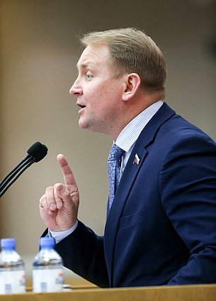 Первый заместитель Председателя Комитета по обороне Александр Шерин