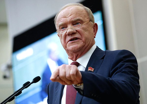 Руководитель фракции КПРФ Геннадий Зюганов