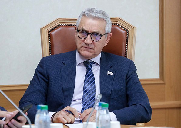 Первый заместитель Председателя Комитета по охране здоровья Леонид Огуль