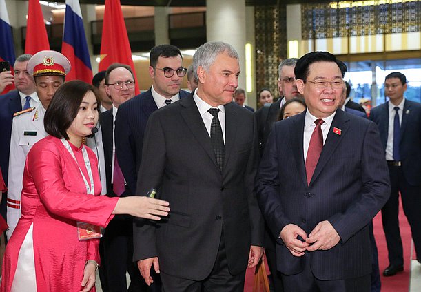 Jefe de la Duma Estatal Vyacheslav Volodin y Presidente de la Asamblea Nacional de la República Socialista de Vietnam Vuong Dinh Hue