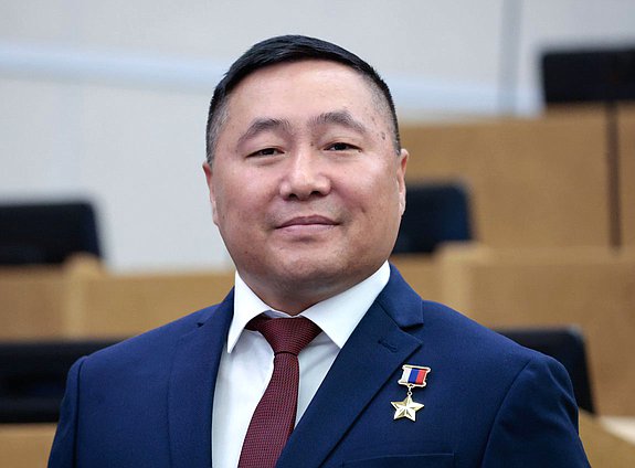 Член фракции "Единая Россия" Буян Куулар